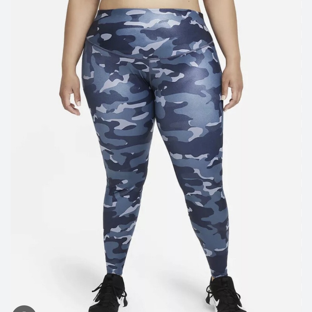 Nike Leggings Dri fit Blue Camouflage Leggings
Size 1X Plus size